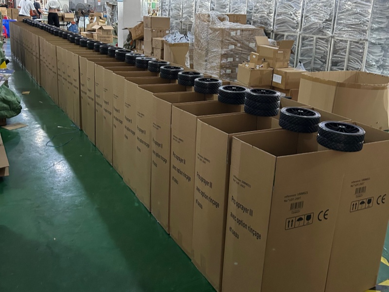 Lô hàng số lượng lớn máy phun xe đẩy đã sẵn sàng để gửi đi toàn cầu